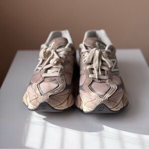 New Balance Women's Sneakers in Beige and Cream